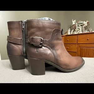 The Frye company Janis shield short boots sz 7.5
